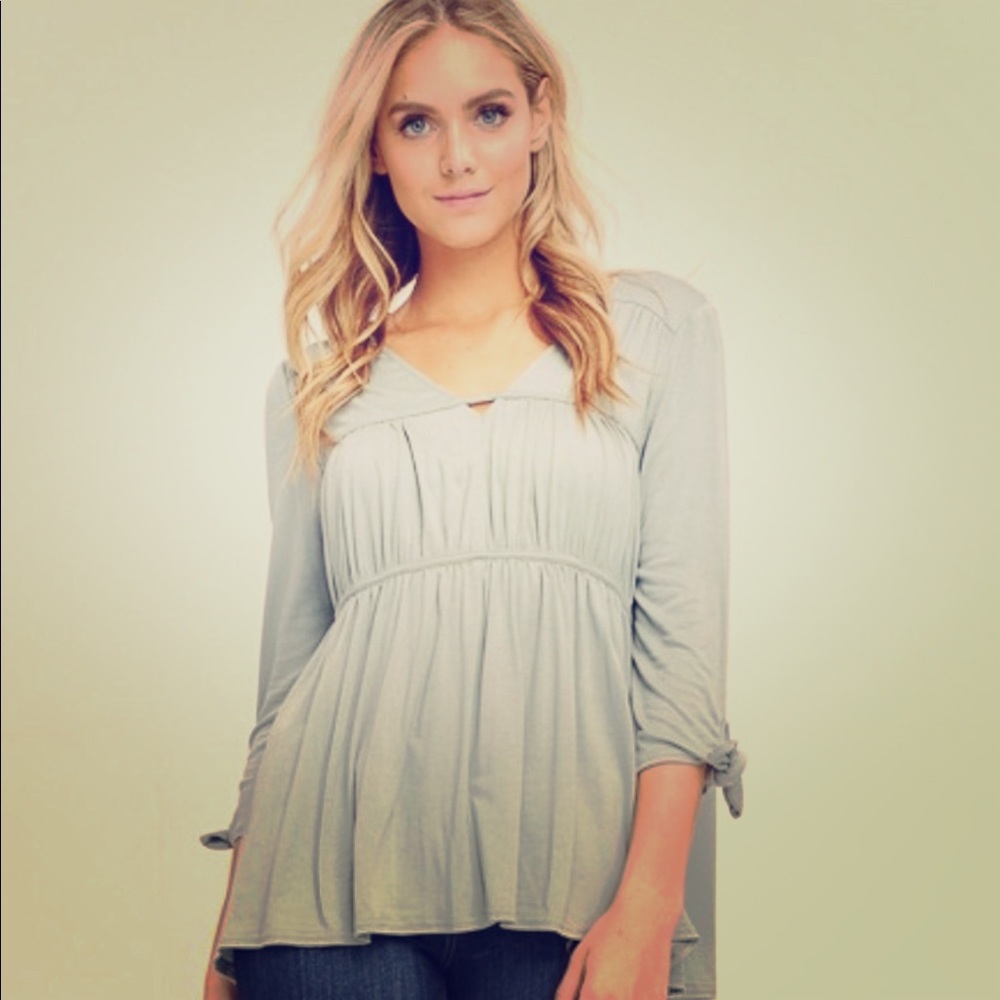 🍃💕 Meet Cora front Shirring V-Neck Top